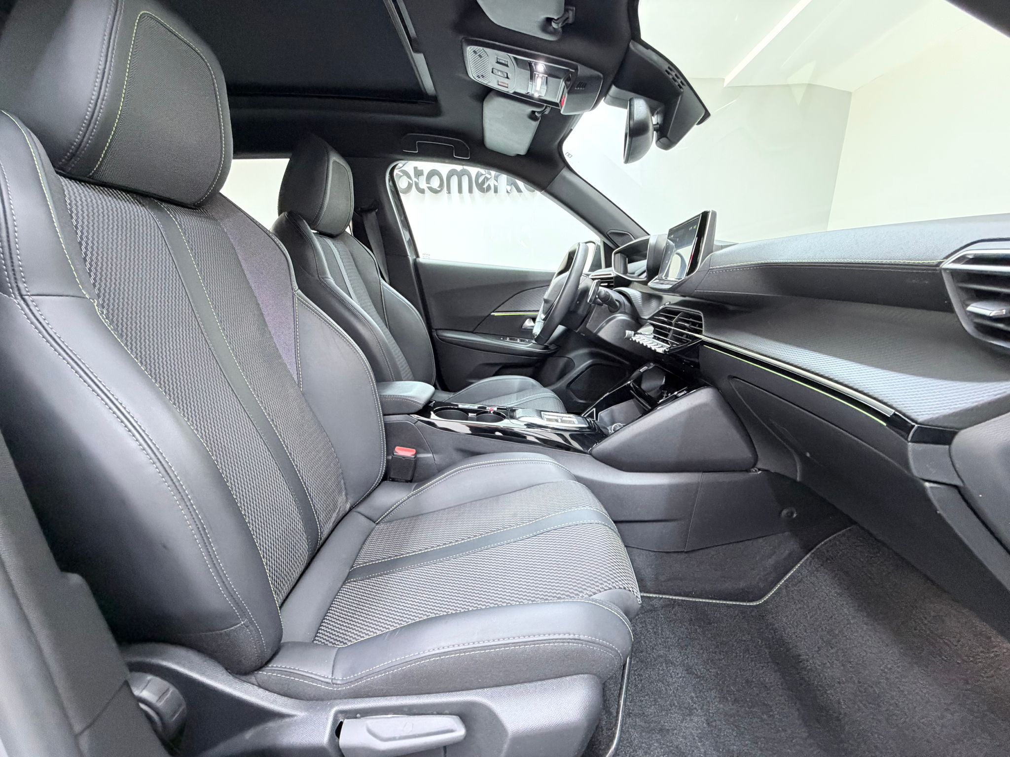 PEUGEOT 2008 18
